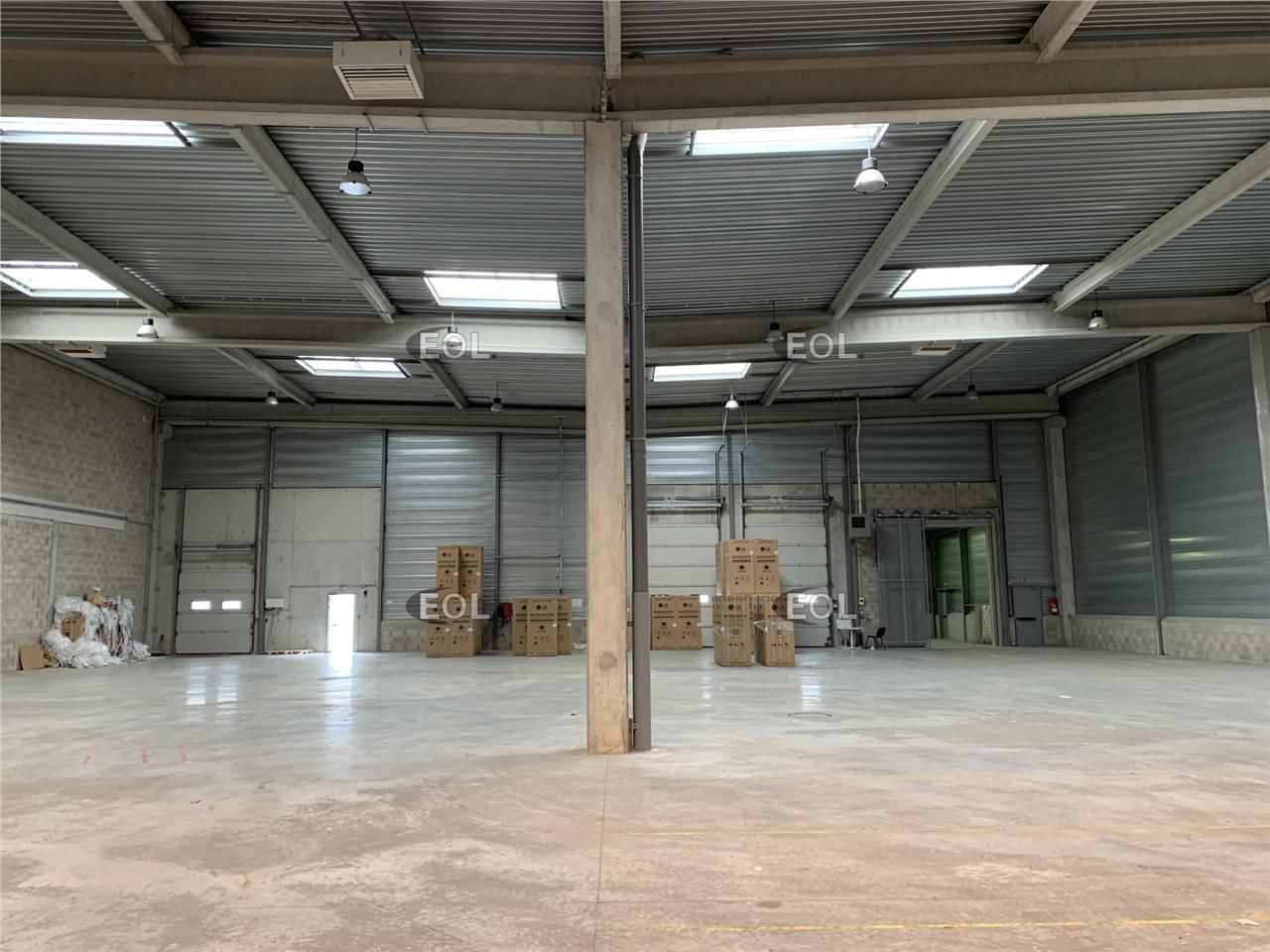 Location Entrepôt 1726 m² non divisibles