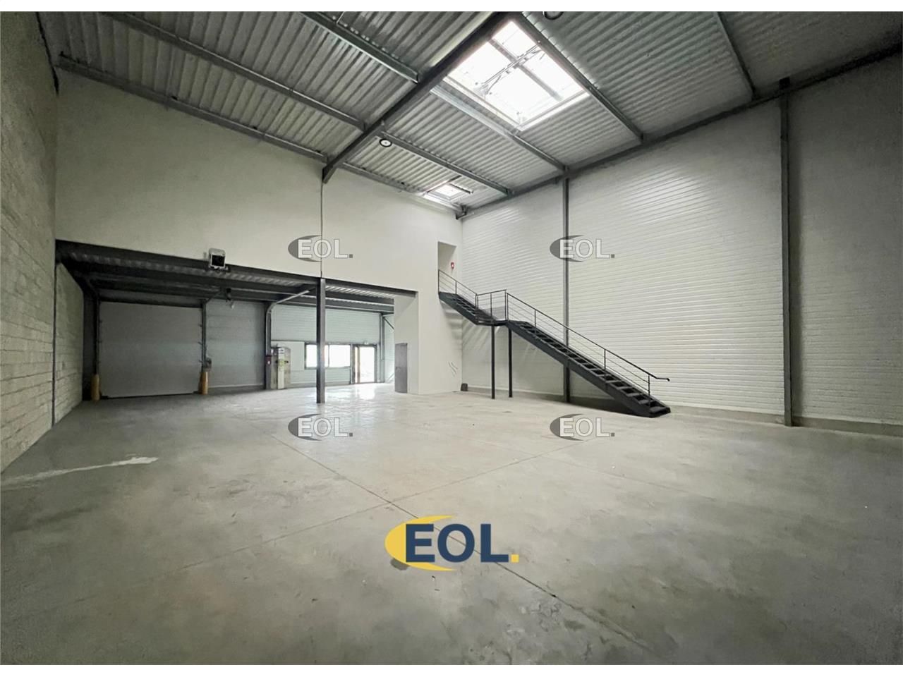 Location Local d'activités 313 m² non divisibles