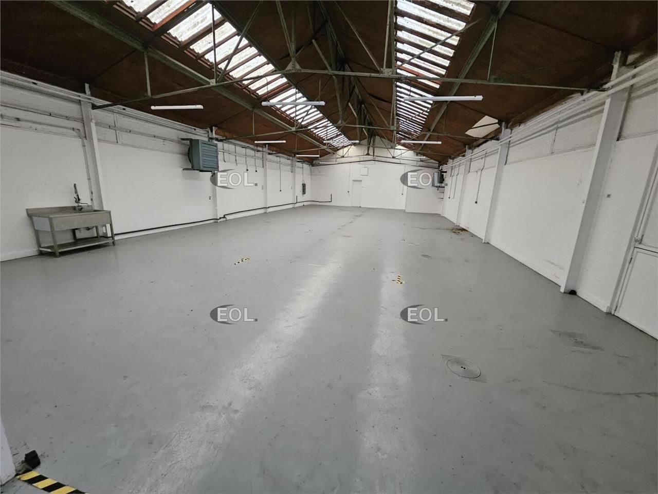 Location Local d'activités 300 m² non divisibles