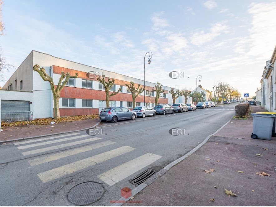 A vendre - bâtiment d'activité et de bureaux de 4 792 m² divisibles