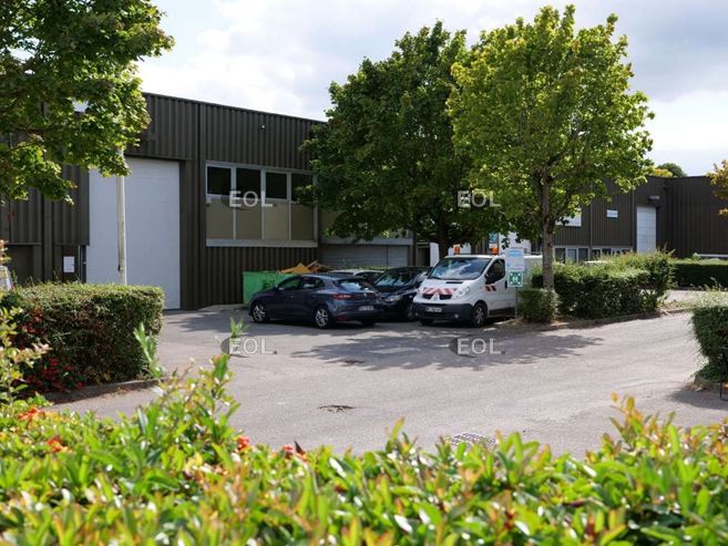 A louer 768m² d'entrepôt et bureaux totalement rénovés !