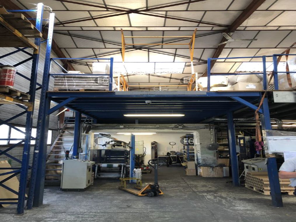 A VENDRE - Ensemble immibilier de stockage et bureaux de 3 900 m² à Verneul-l'Etang (77)