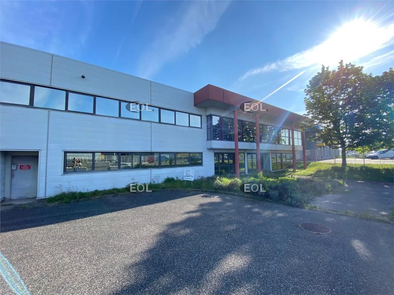 A louer, bâtiment indépendant avec ponts-roulants, à LISSES (91)