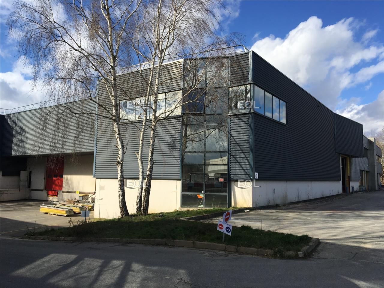 A LOUER - Local d'activités avec bureaux de 552 m² à Tigery (91)