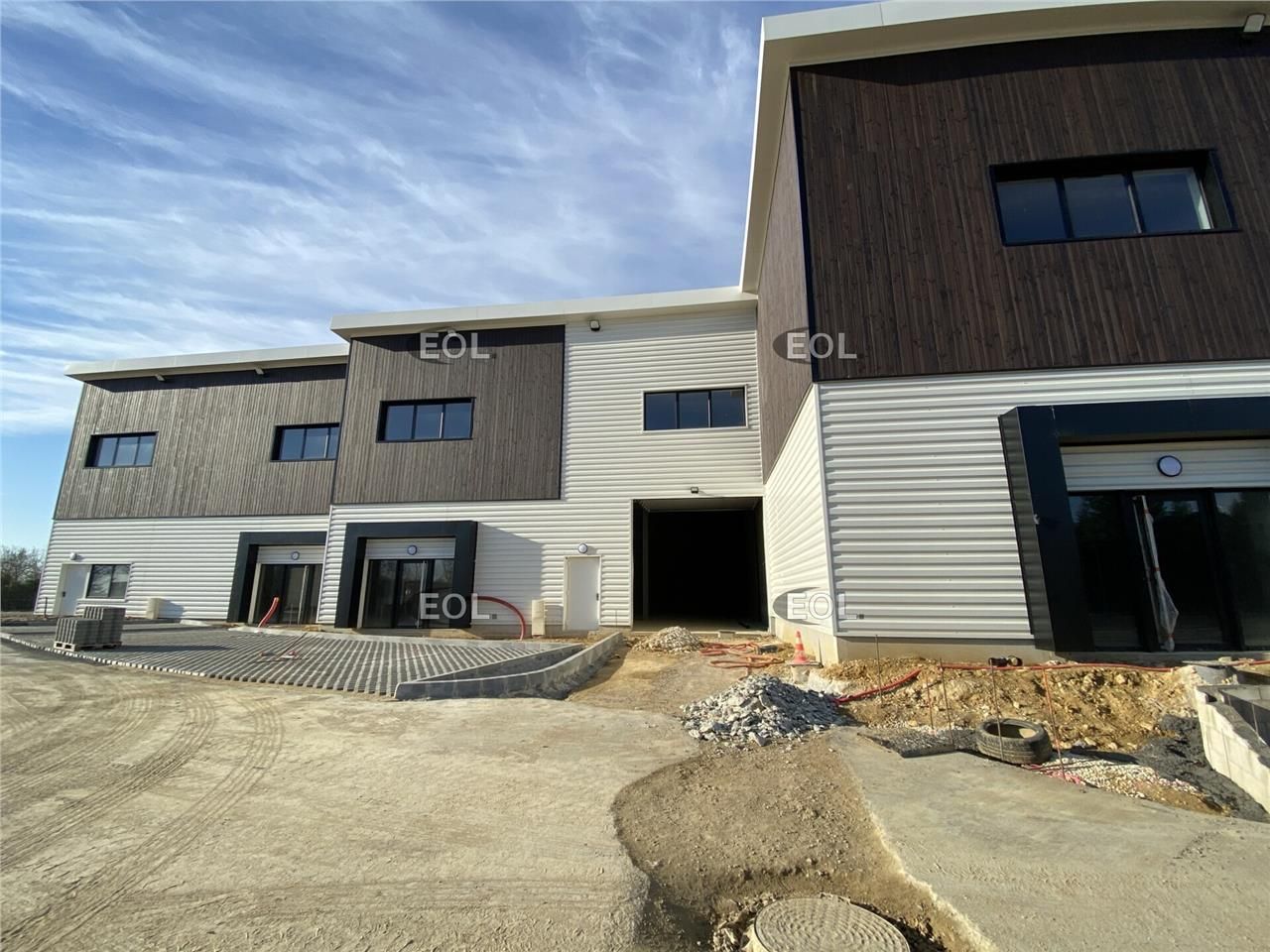 Locaux d'activités à partir de 367 m² à vendre à Ollainville (91)