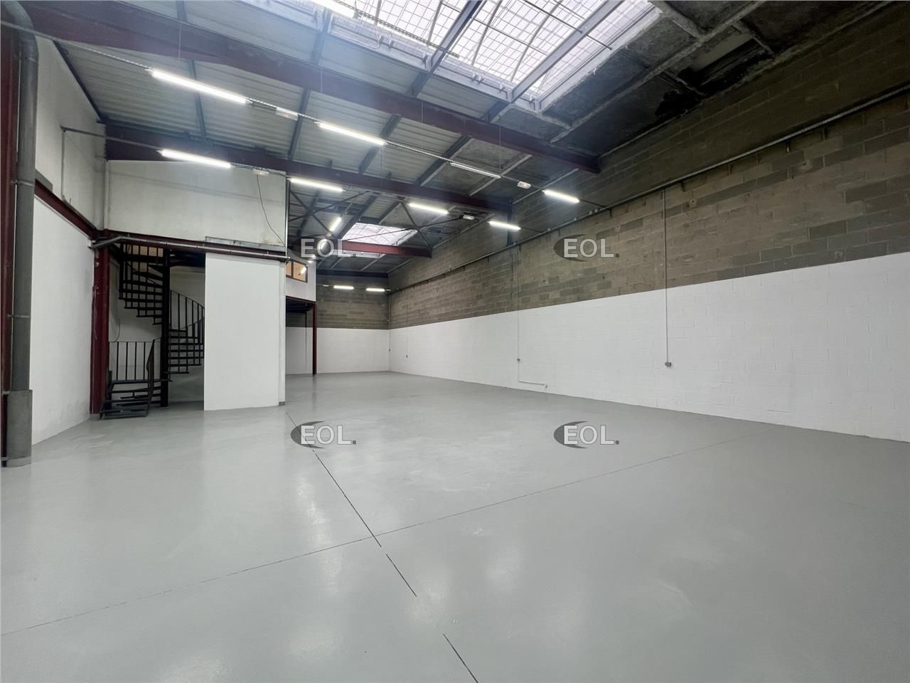 Location Local d'activités 911 m² divisibles à partir de 354 m²