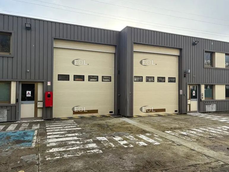 A LOUER - Local d'activité avec bureaux de 1 730 m² à Neuilly-sur-Marne (93)