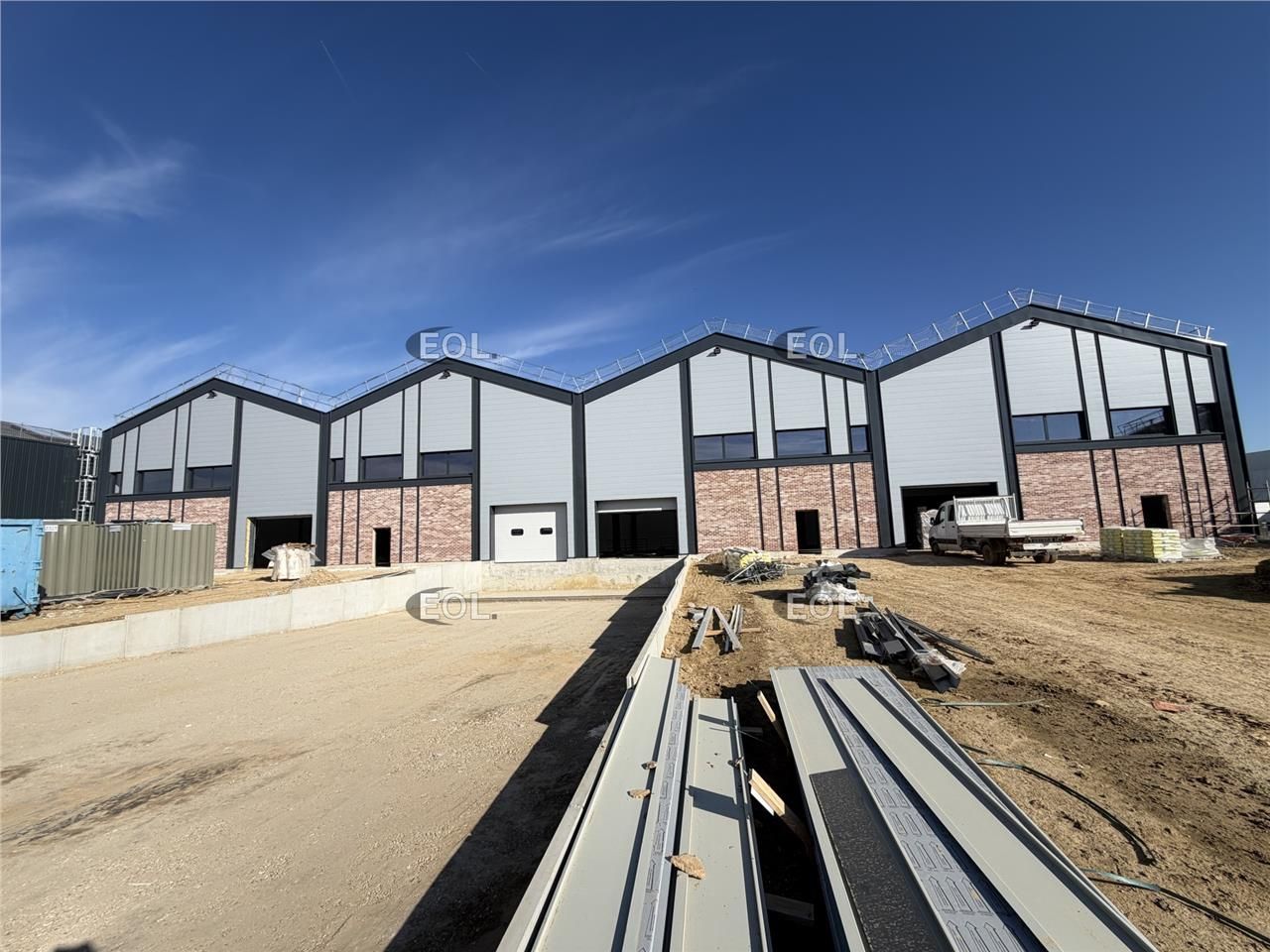 Locaux d'activités à louer à partir de 332 m² au Plessis-Pâté (91)