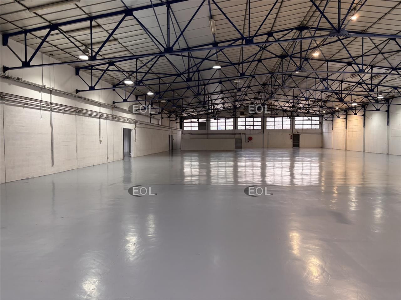 A LOUER : bâtiment d'activité de 2 391m² à Nanterre