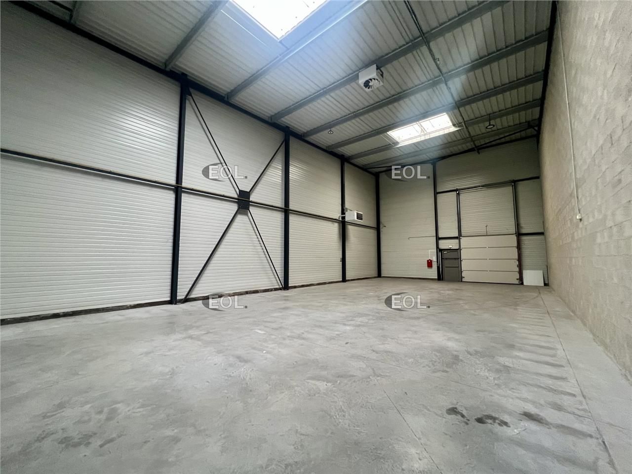 A louer - local d'activité avec bureaux de 409 m²