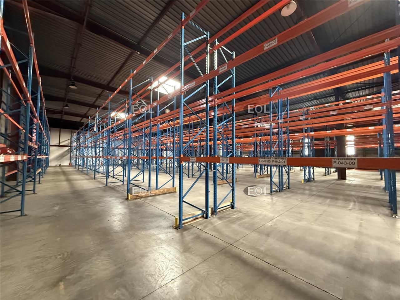 A LOUER - Entrepôt avec bureaux de 2 800 m² à Emerainville (77)