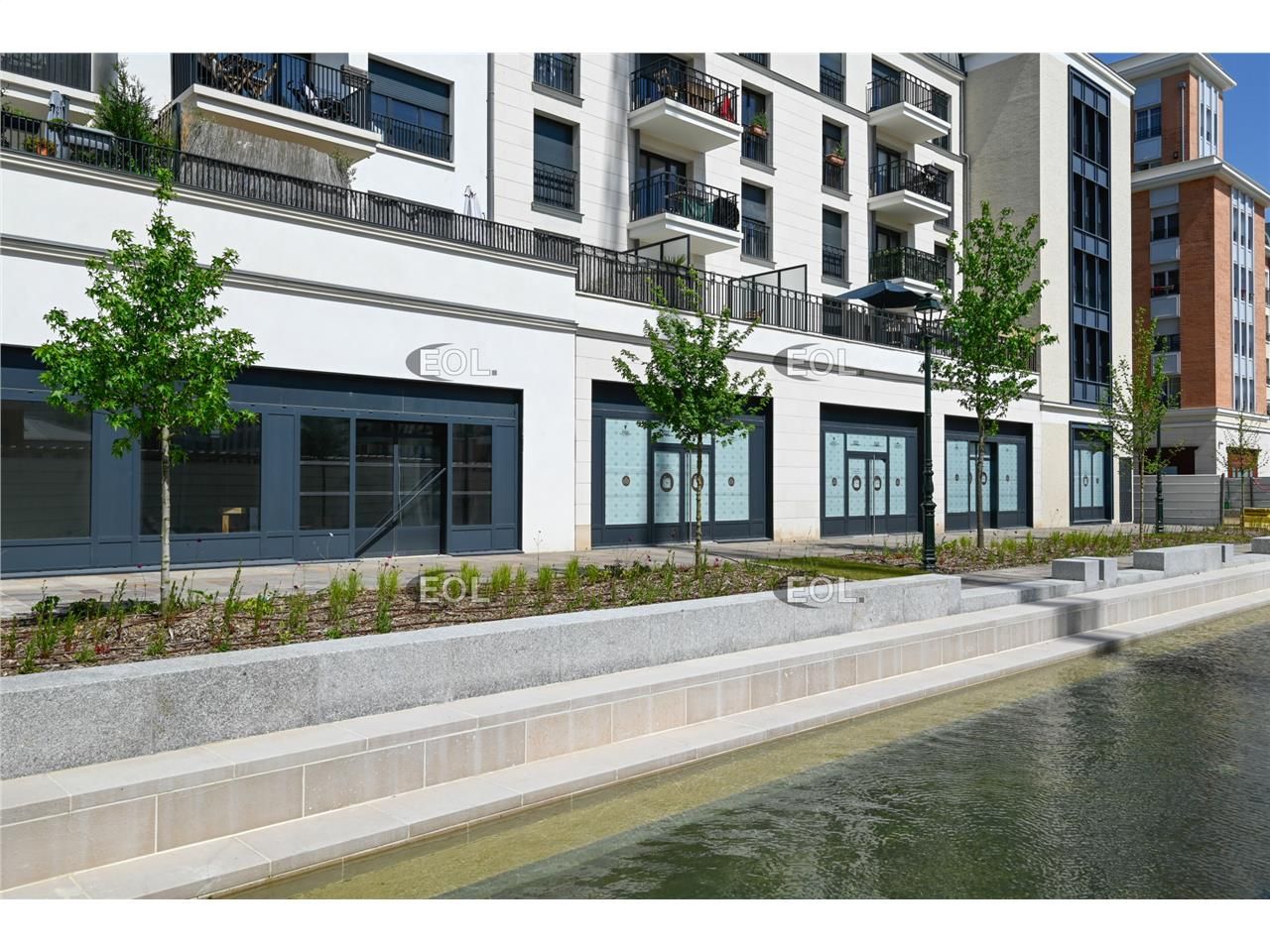 Location Local Commercial 238 m² non divisibles