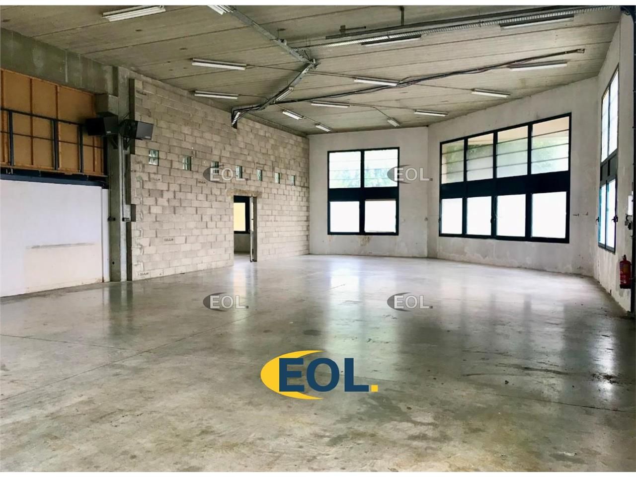 A louer - local d'activité avec bureaux de 320 m²