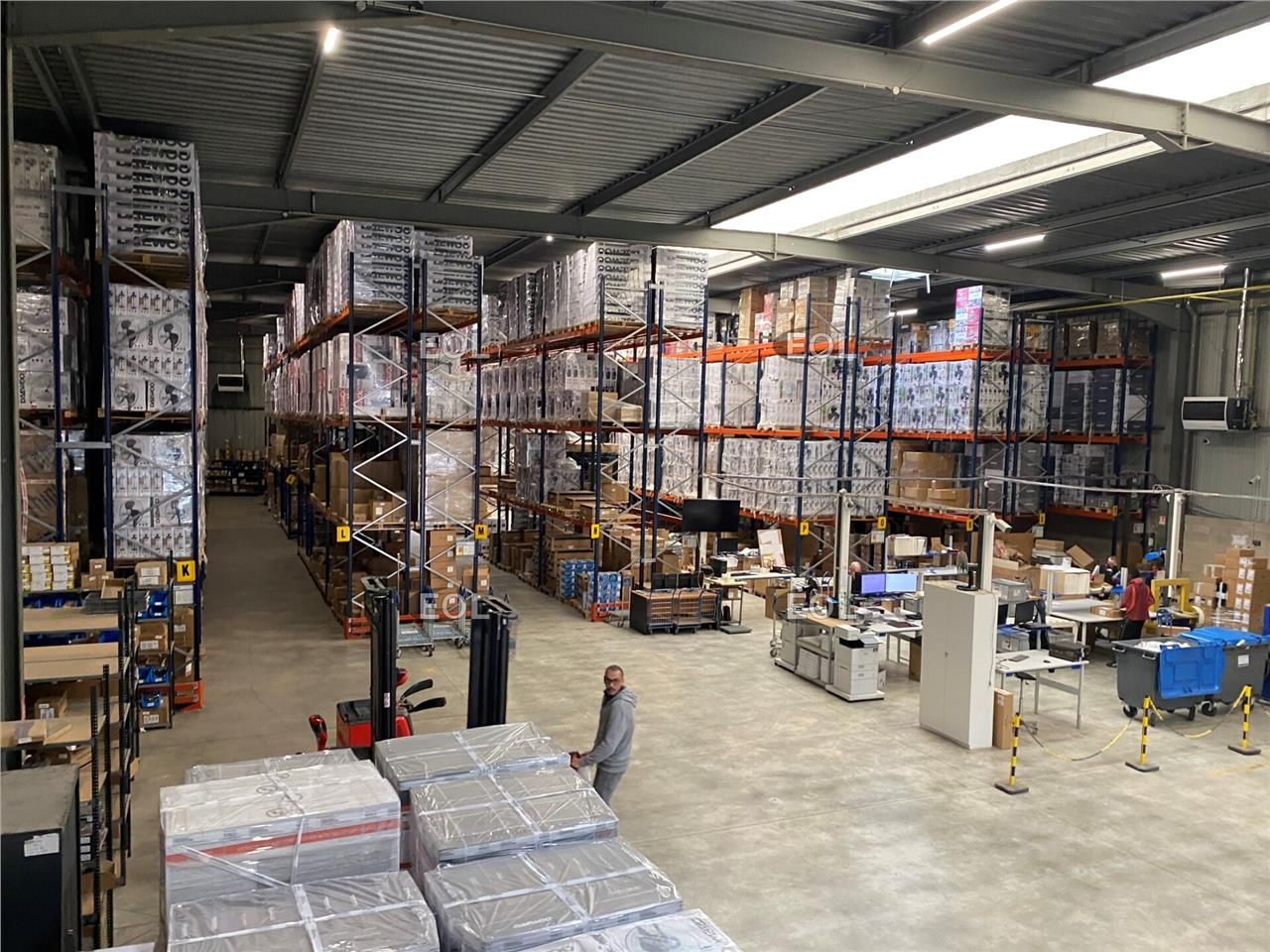 Location Entrepôt 3400 m² non divisibles