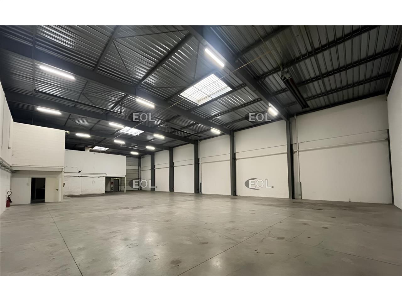 A louer 1 188 m² d'activité et de bureaux à Massy (91)