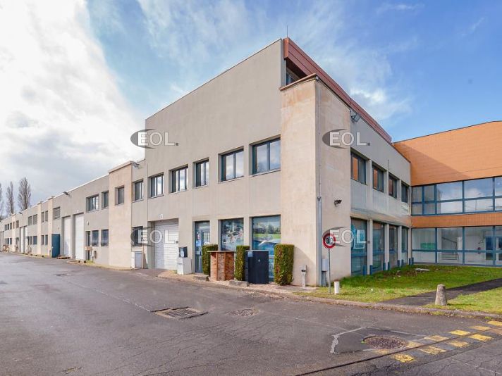 Emerainville - A louer - Locaux d'activité avec bureaux à partir de 282 m²