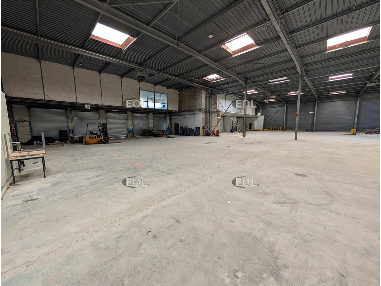 Location Entrepôt 2228 m² non divisibles