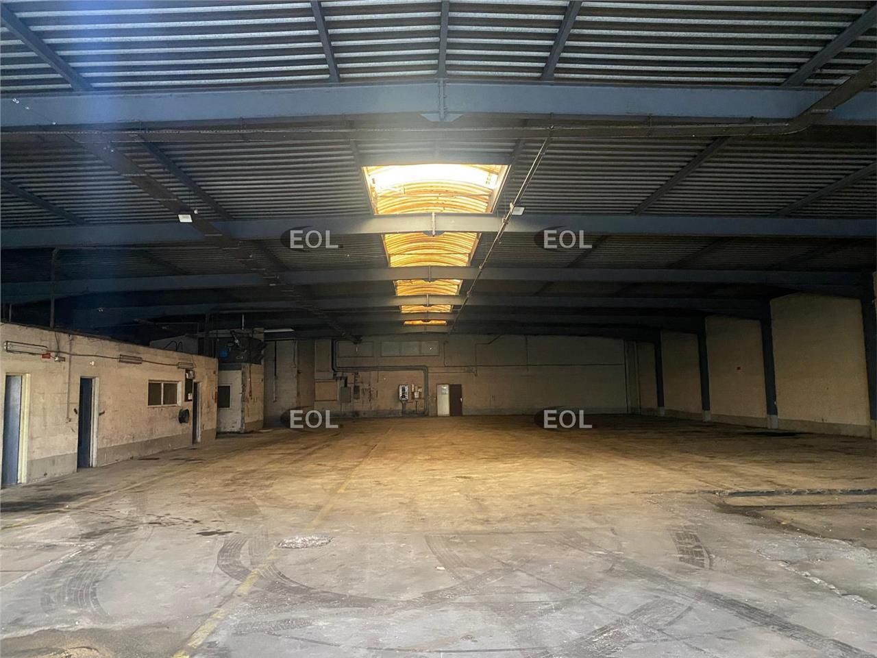 A LOUER - Entrepôt avec bureaux de 1 729 m² à Noisiel (77)