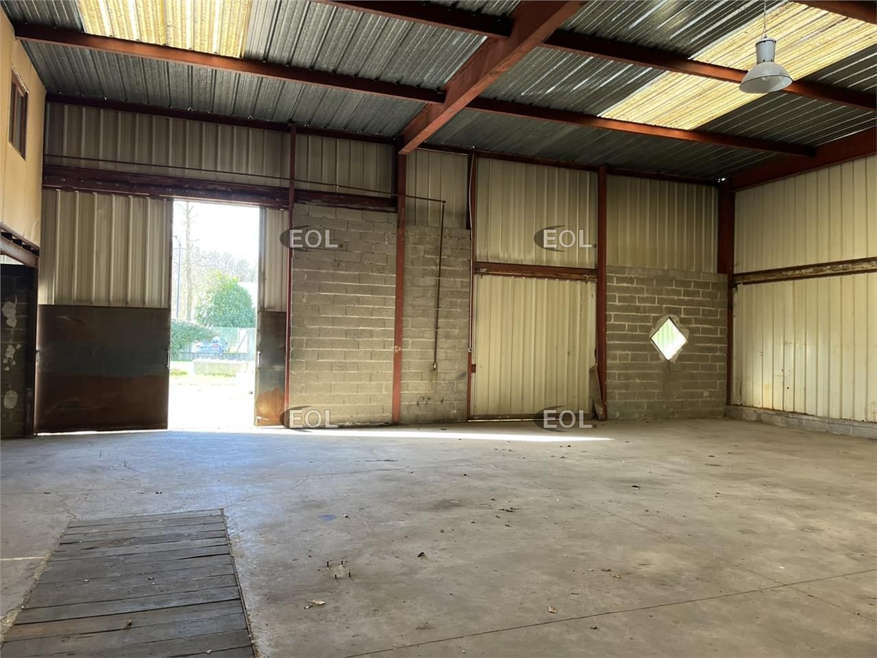 A LOUER : Bâtiment indépendant de 420 m²