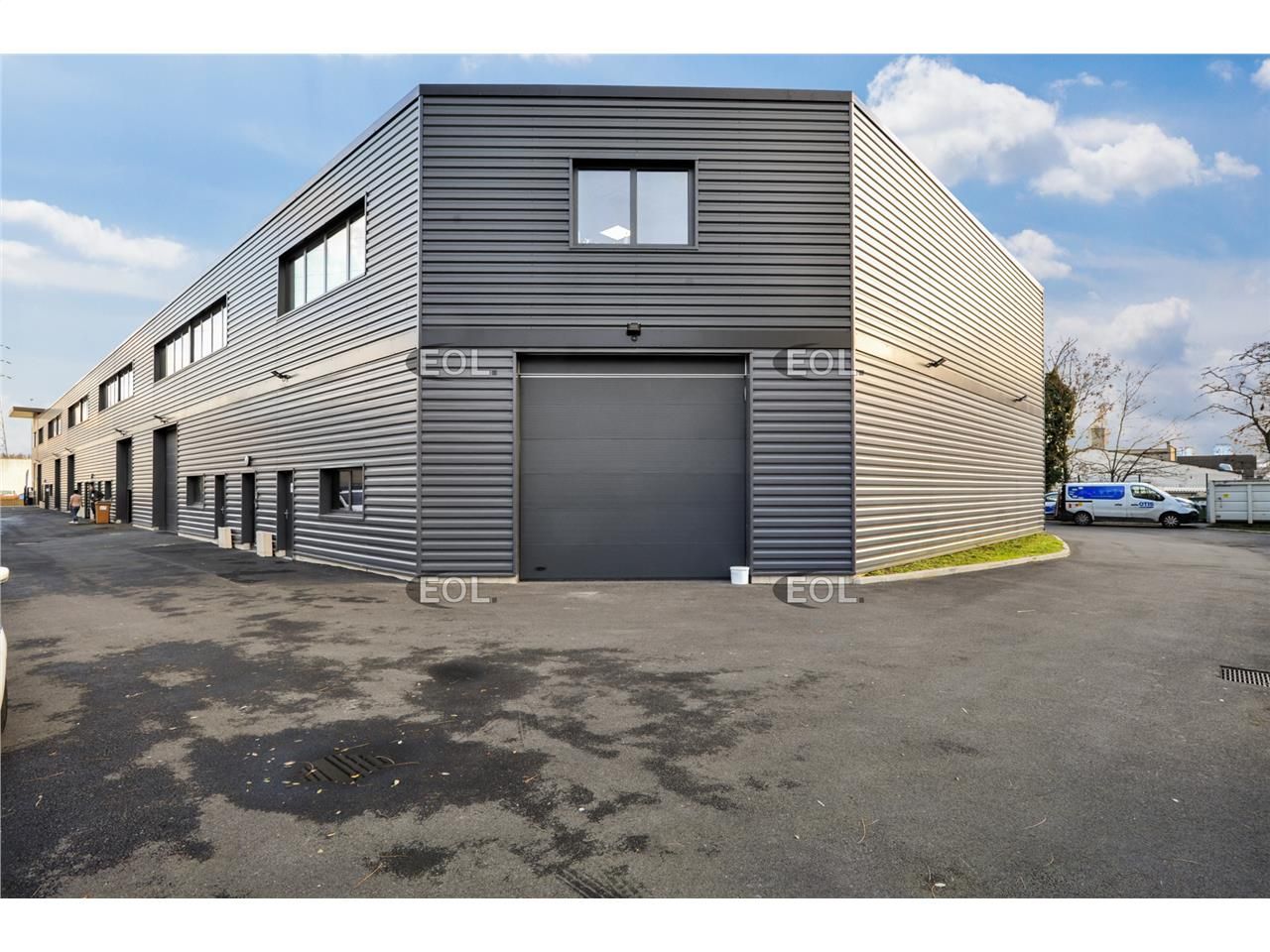 A LOUER: Local d'activités de 275 m²