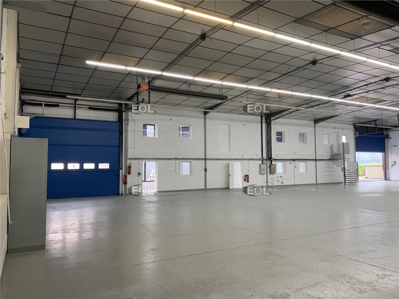A vendre - local d'activité avec bureaux de 974 m²