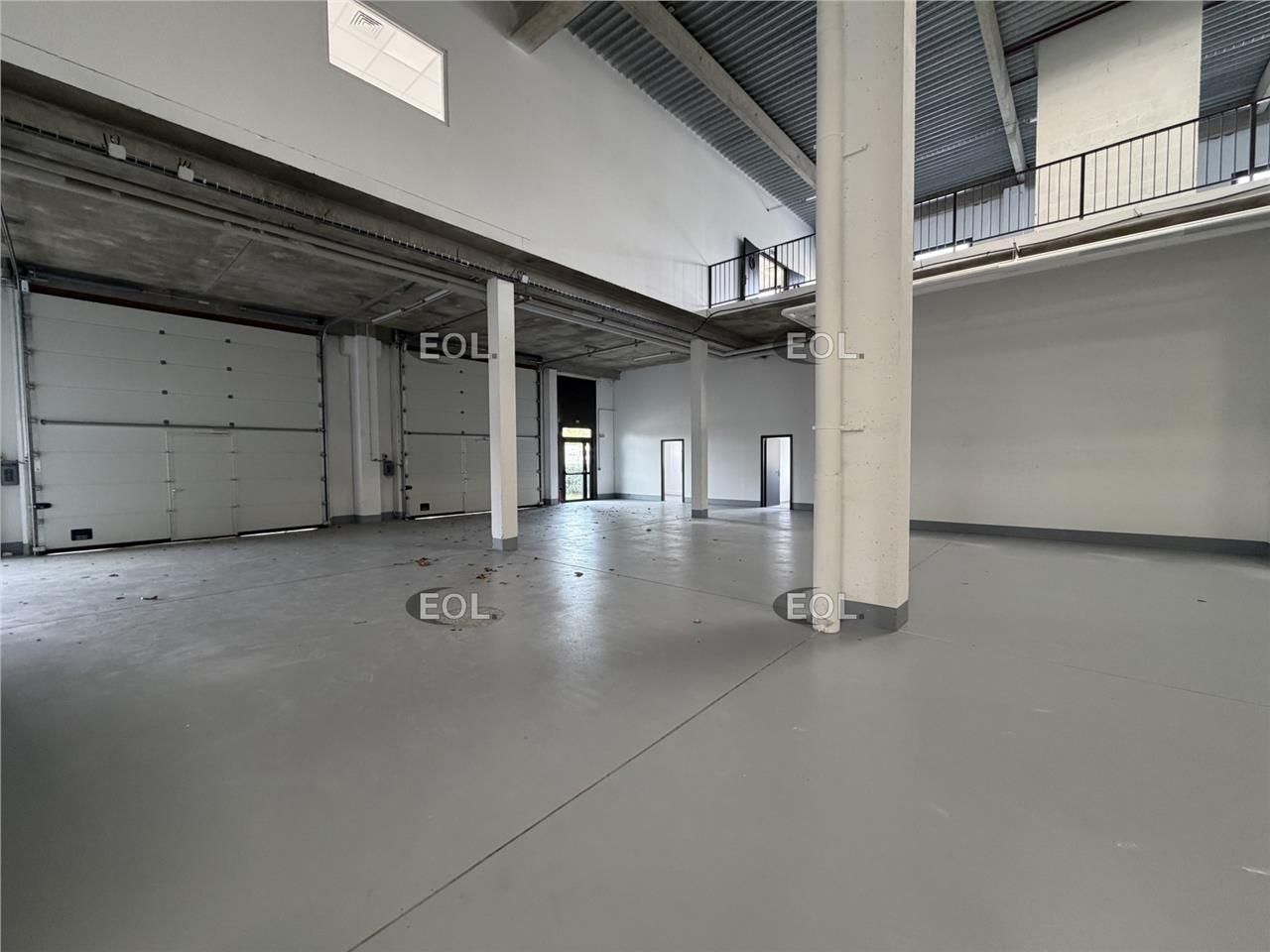 Local disponible à la location de 700 m² à Lisses (91)