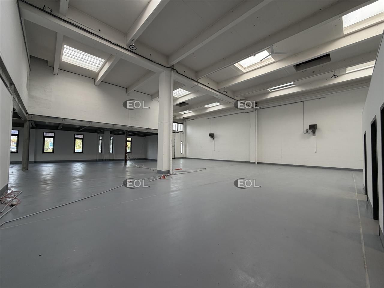 Local d'activités de 854 m² à louer à Evry (91)