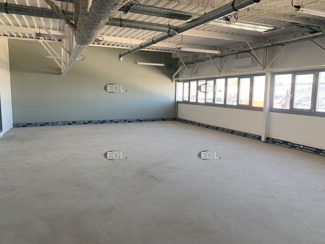 Locaux d'activité à louer à VAUX LE PENIL (77)