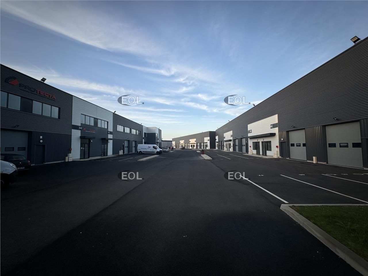 Local d'activités de 218 m² à louer à Savigny-le-Temple (77)