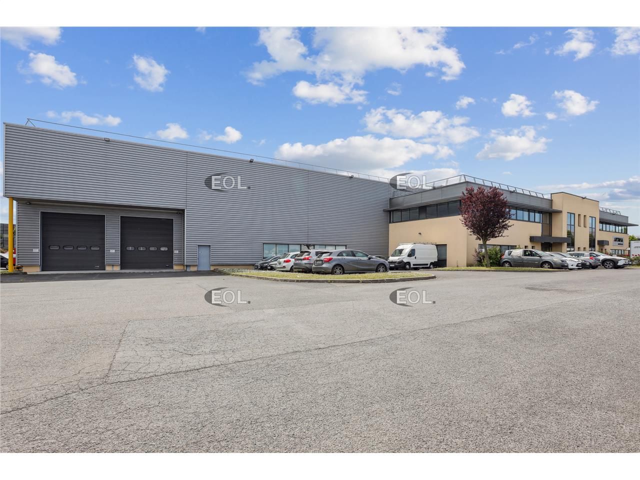 Location Entrepôt 2500 m² non divisibles