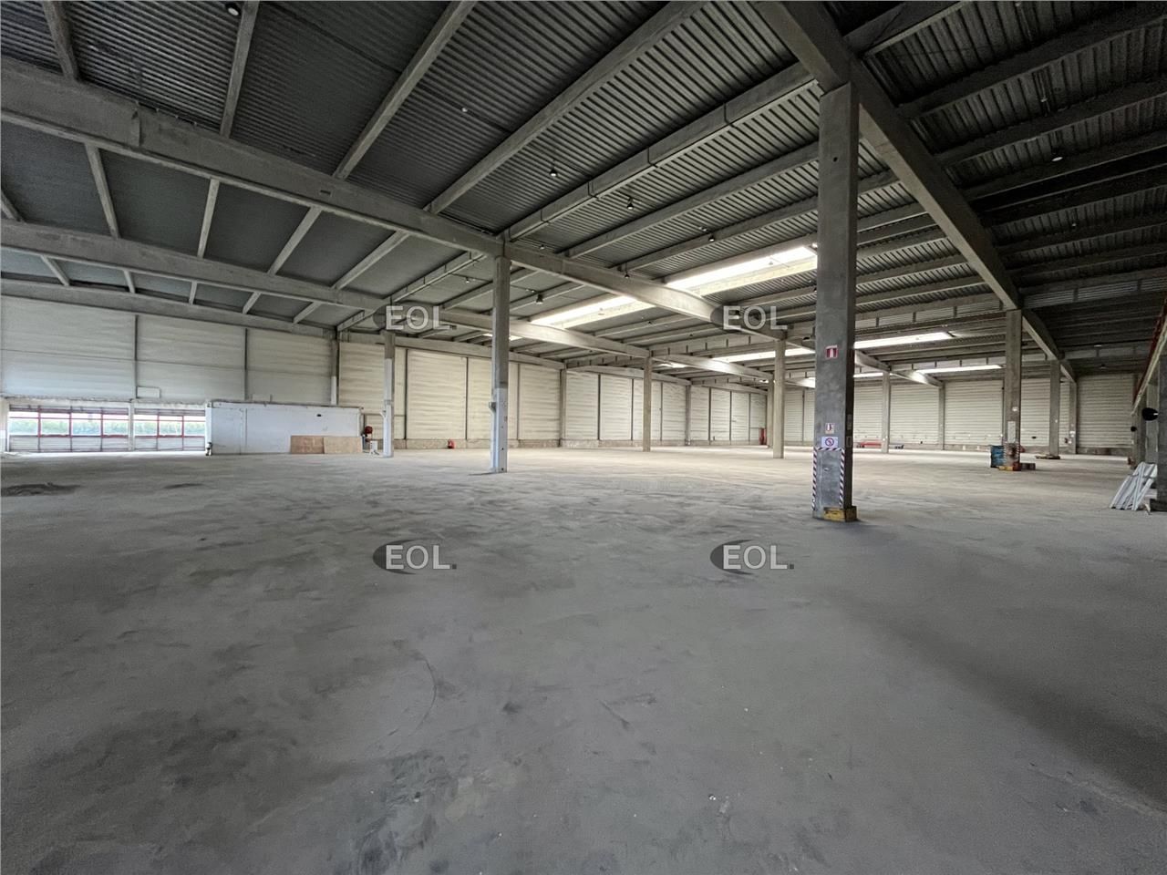 A LOUER Maurepas bâtiement indépendnat de 6 081m²