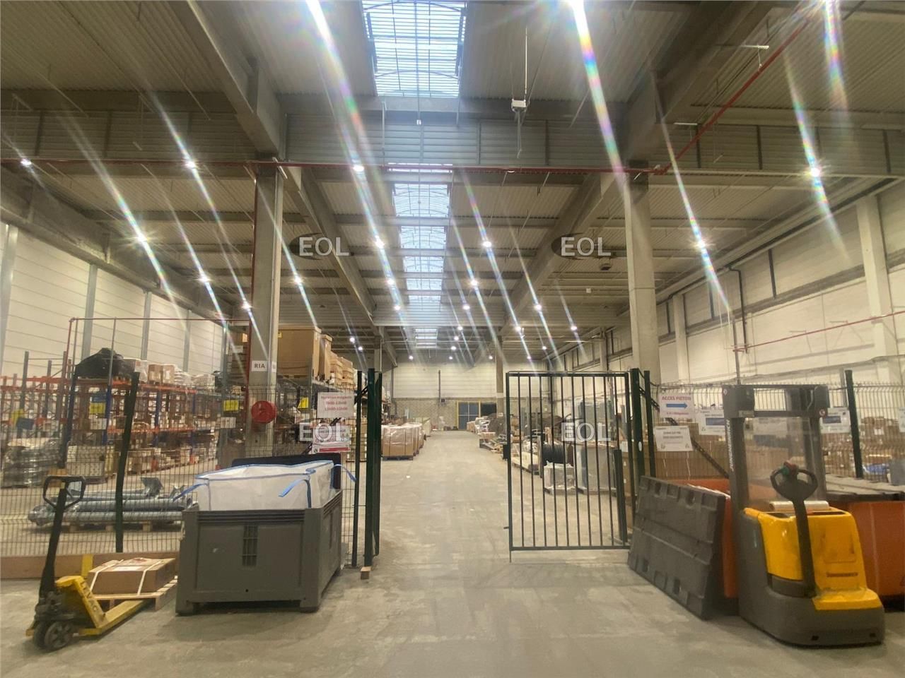 Location Entrepôt 6388 m² non divisibles