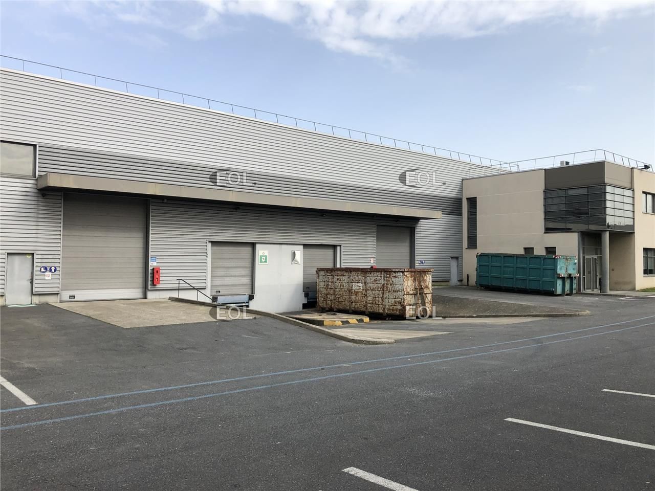 Location Entrepôt 1122 m² non divisibles