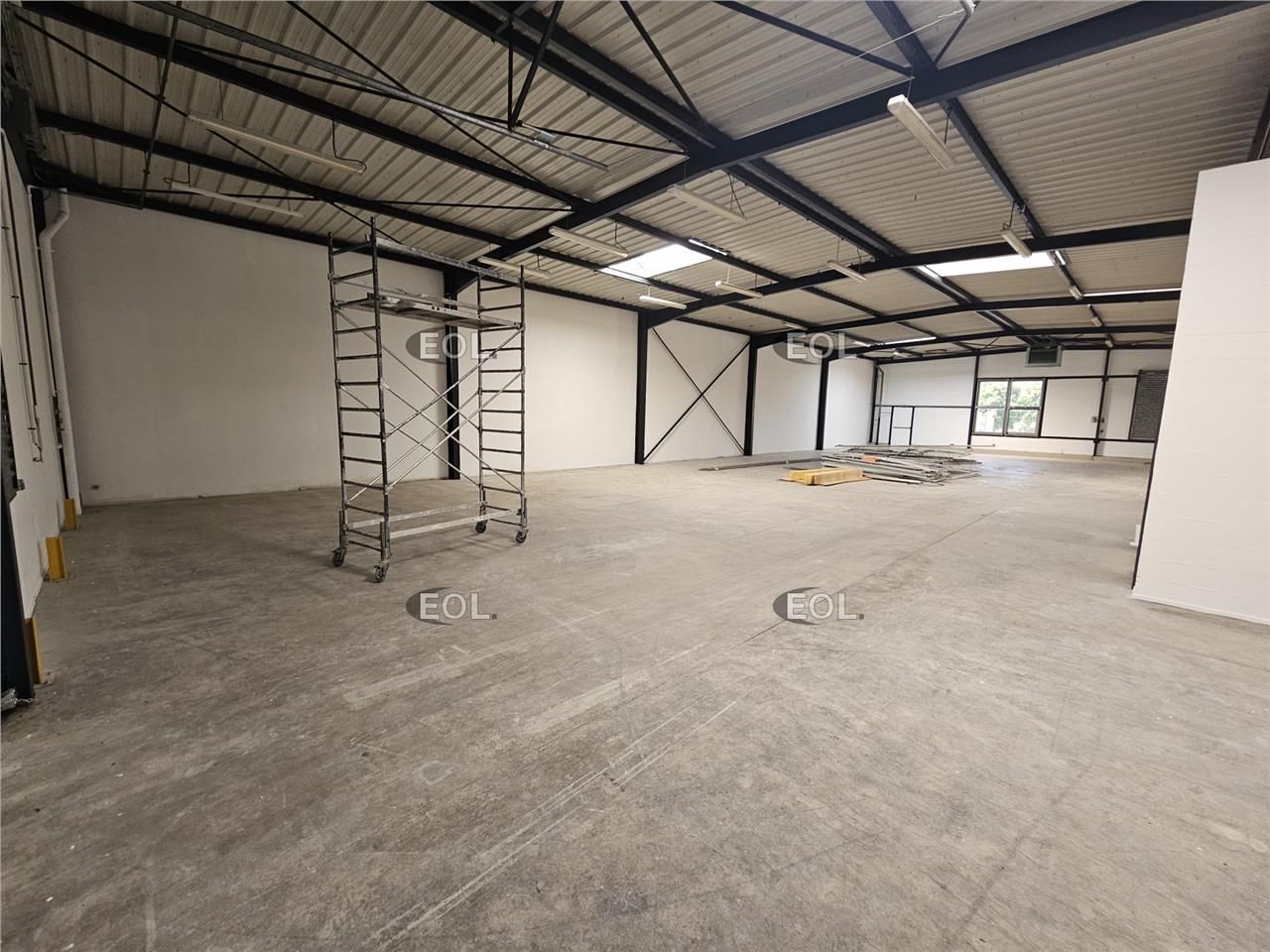 A LOUER - Local/entrepôt de 892 m² à Ivry sur Seine (94)