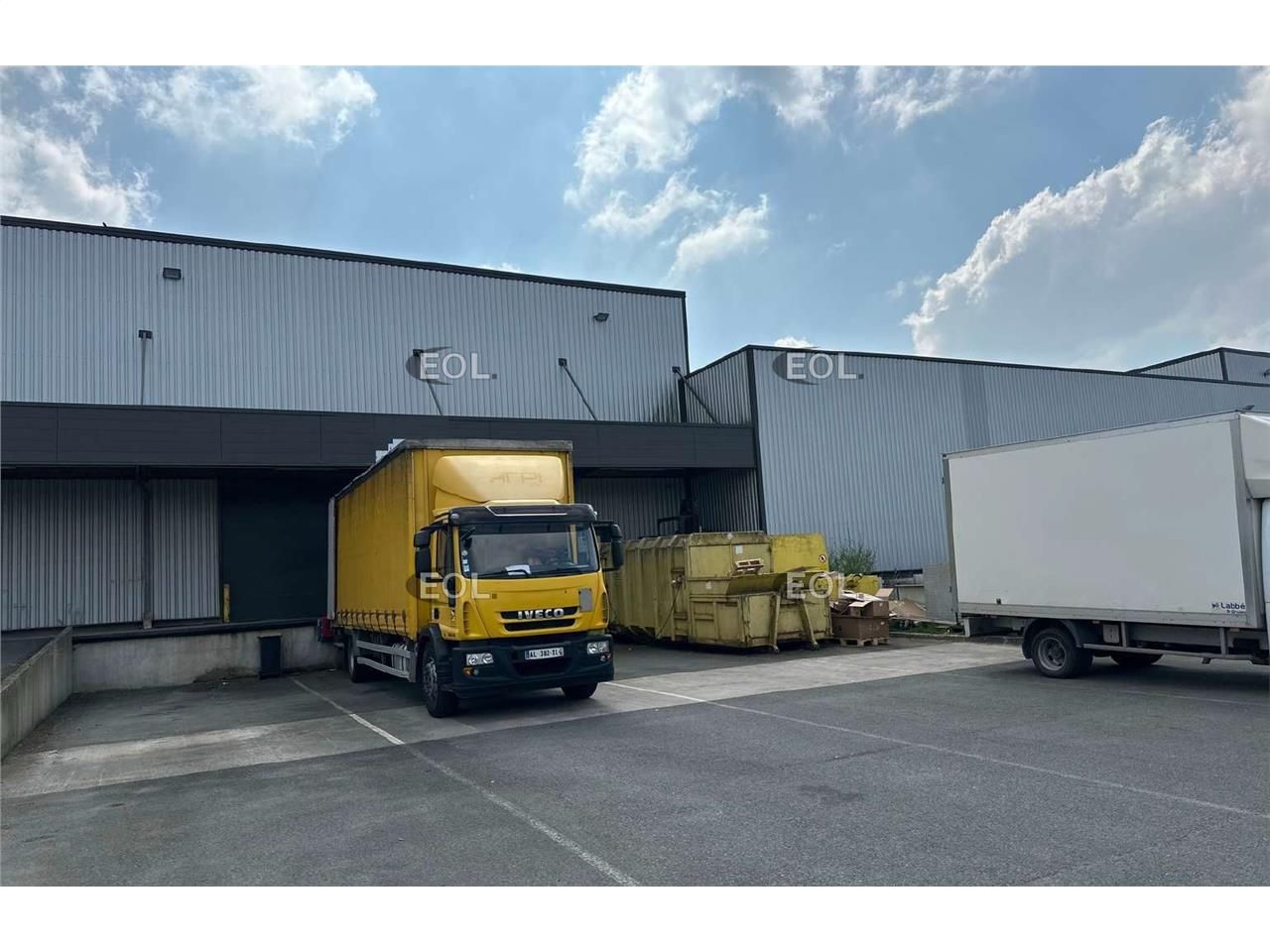 A LOUER IMMEUBLE d'ACTIVITE/STOCKAGE AVEC DES BUREAUX D'ACCOMPAGNEMENT DE 3 850 m² ENVIRON