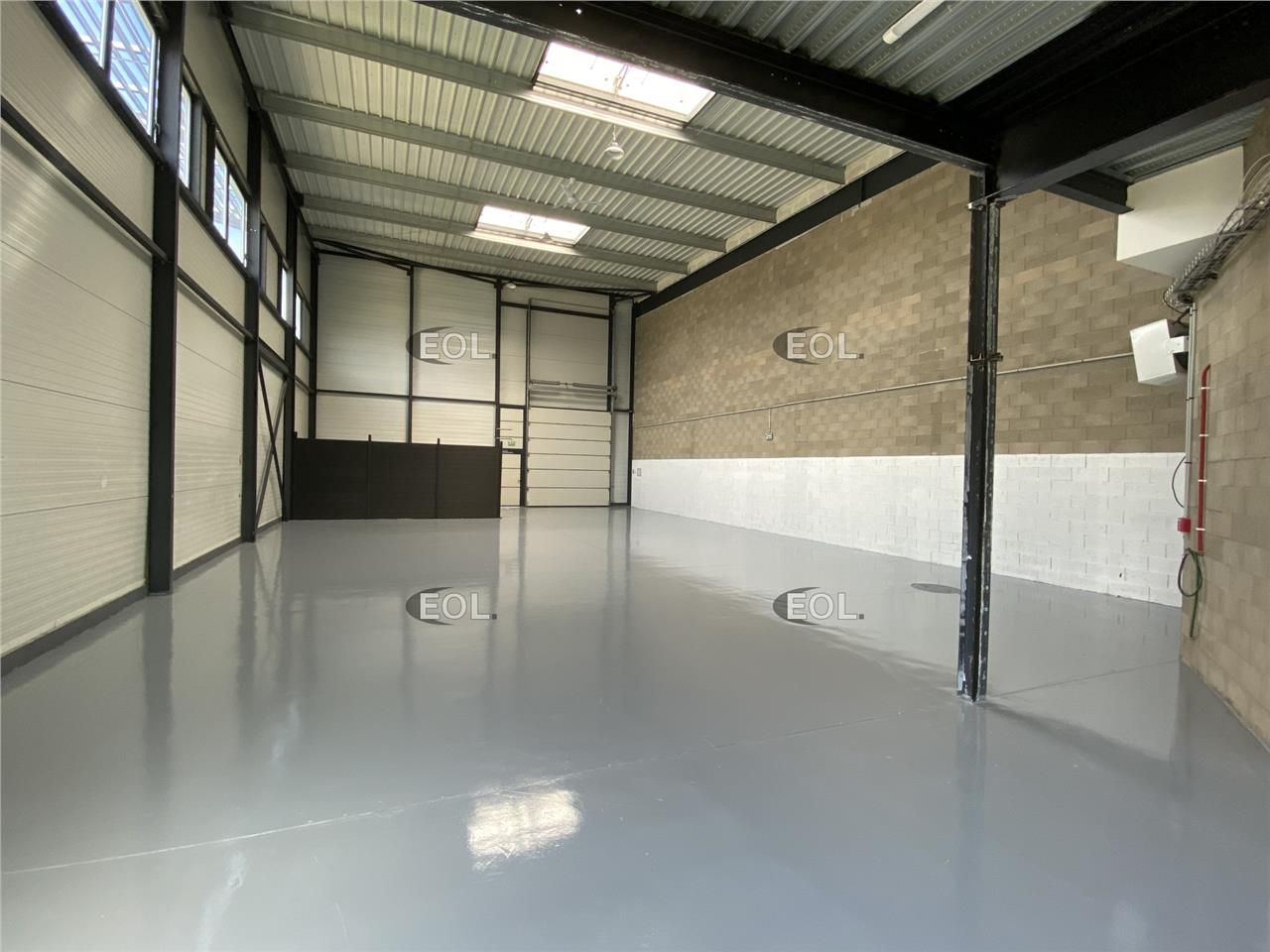 Saint Cyr l'Ecole à louer locaux d'activités 412 m²