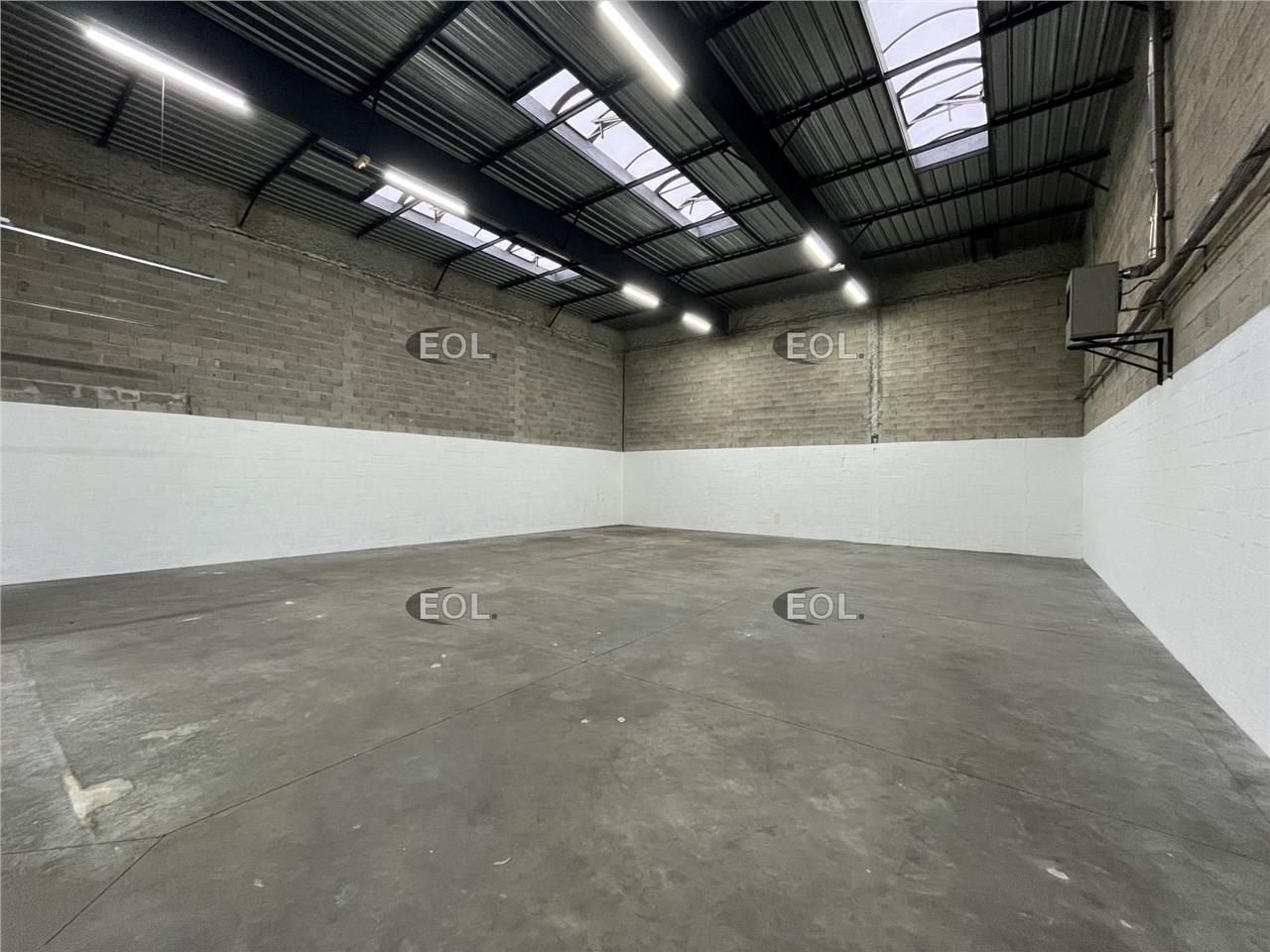 Location Entrepôt 382 m² non divisibles