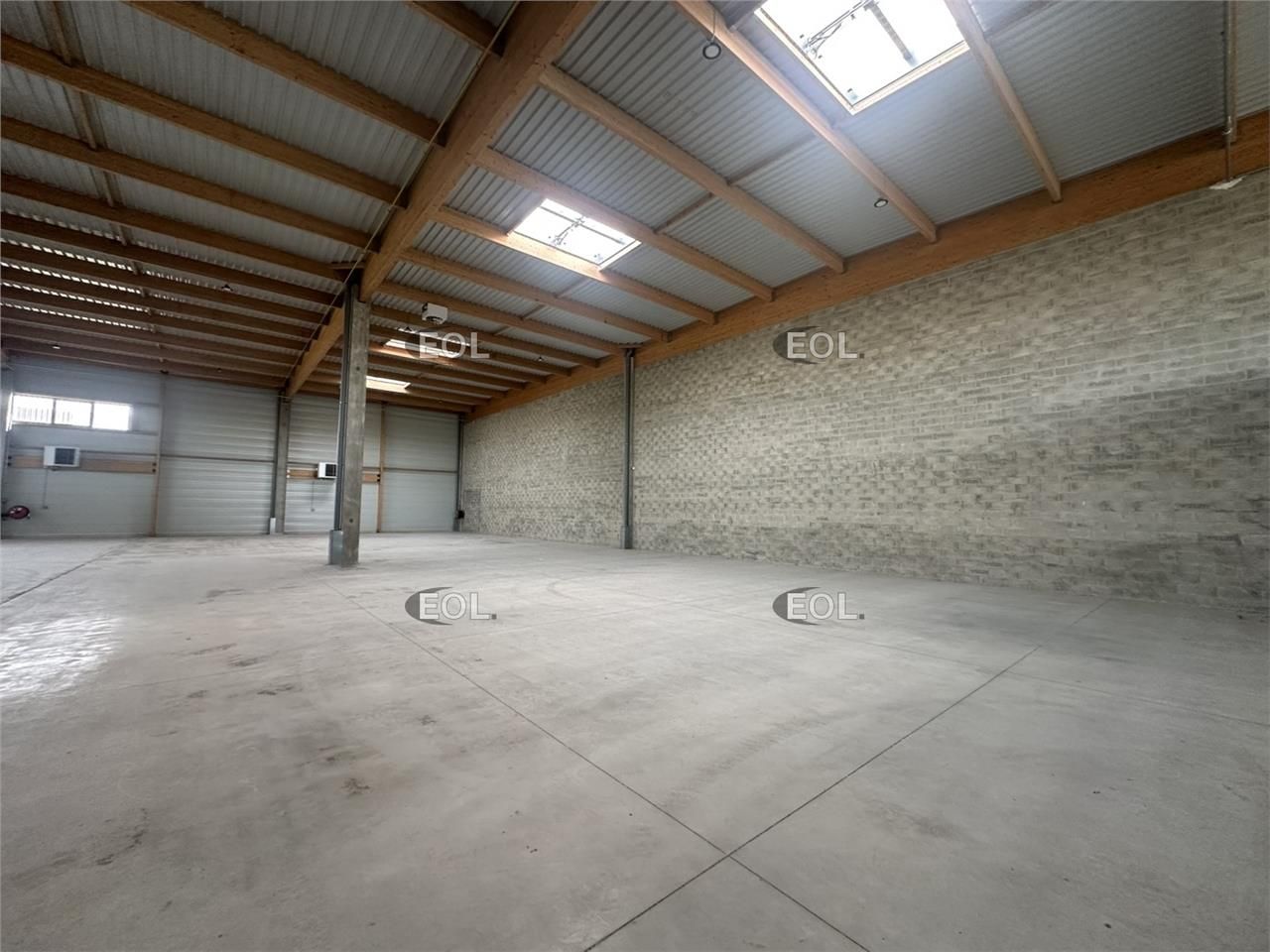 A louer - cellule neuve d'activité/stockage avec des bureaux d'accompagnement de 3 600 m²