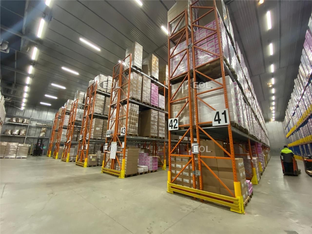 Vente Entrepôt 8644 m² divisibles à partir de 4322 m²