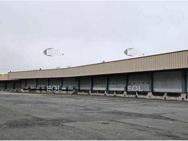 Location Entrepôt 7050 m² non divisibles