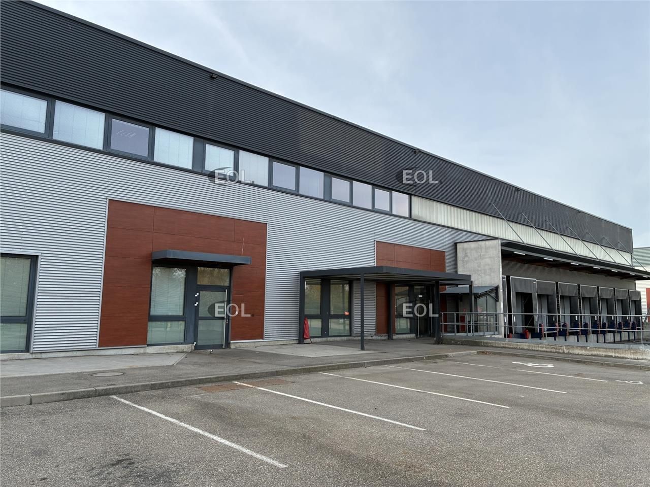 Location Entrepôt 4648 m² non divisibles
