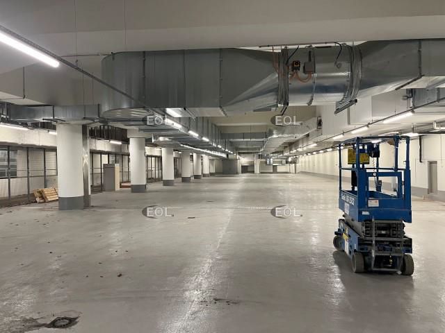 Location Entrepôt 1976 m² non divisibles