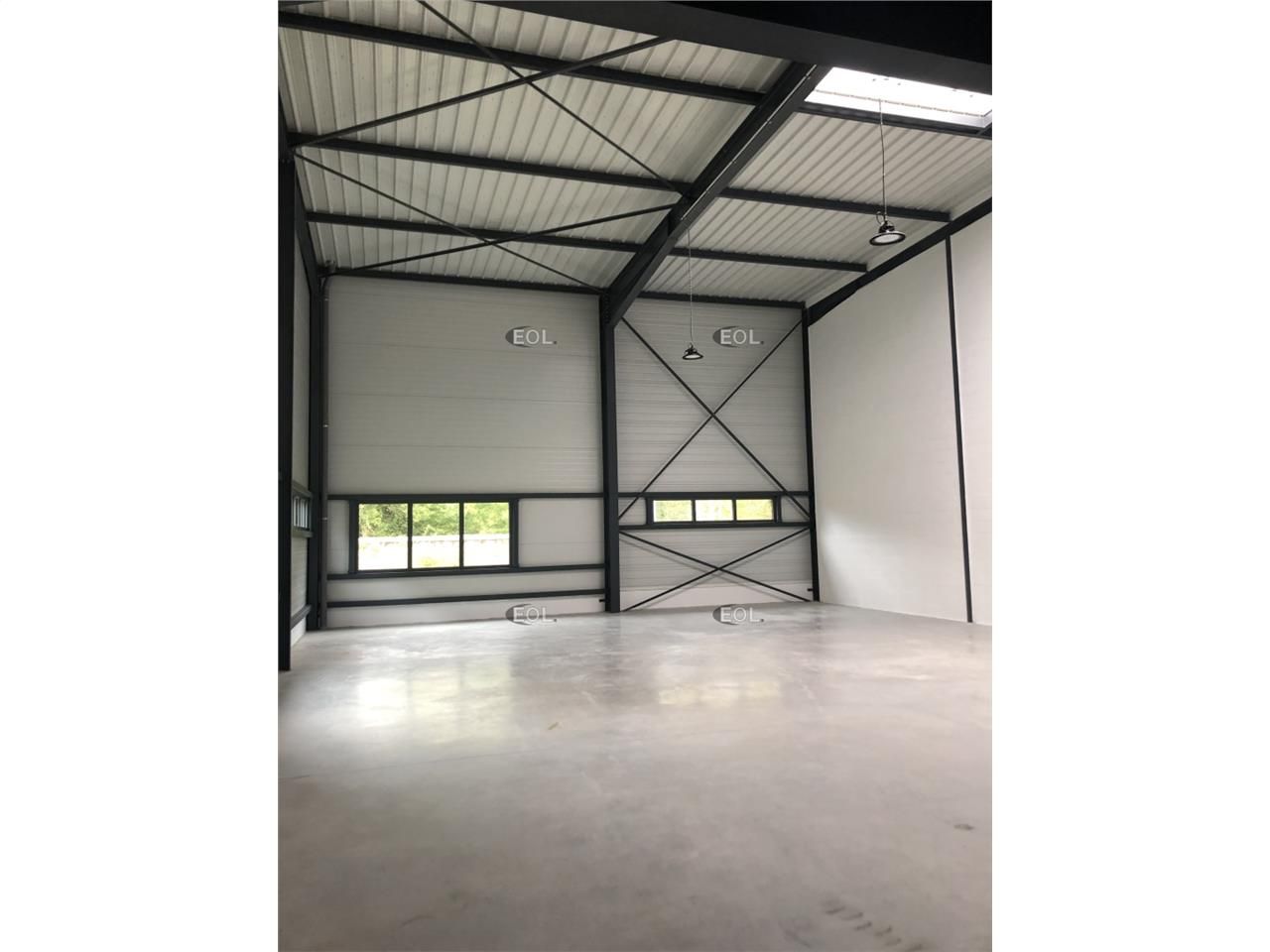 A Bussy-Saint-Georges (77) 112 m² d'activité à la location