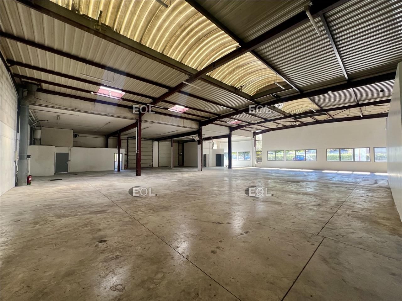 A louer - locaux d'activité avec bureaux de à partir de 270 m²