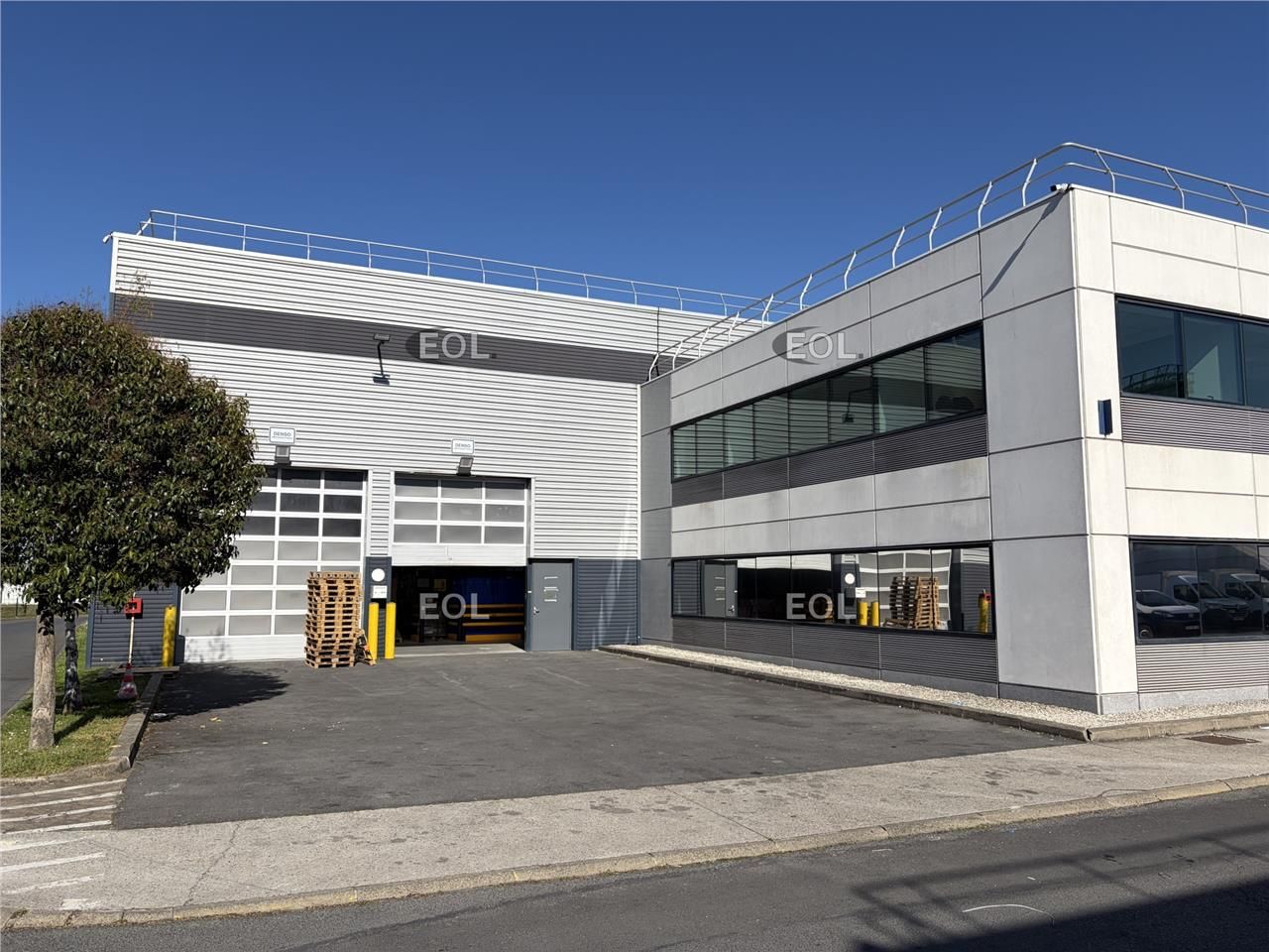 Location Entrepôt 1200 m² non divisibles