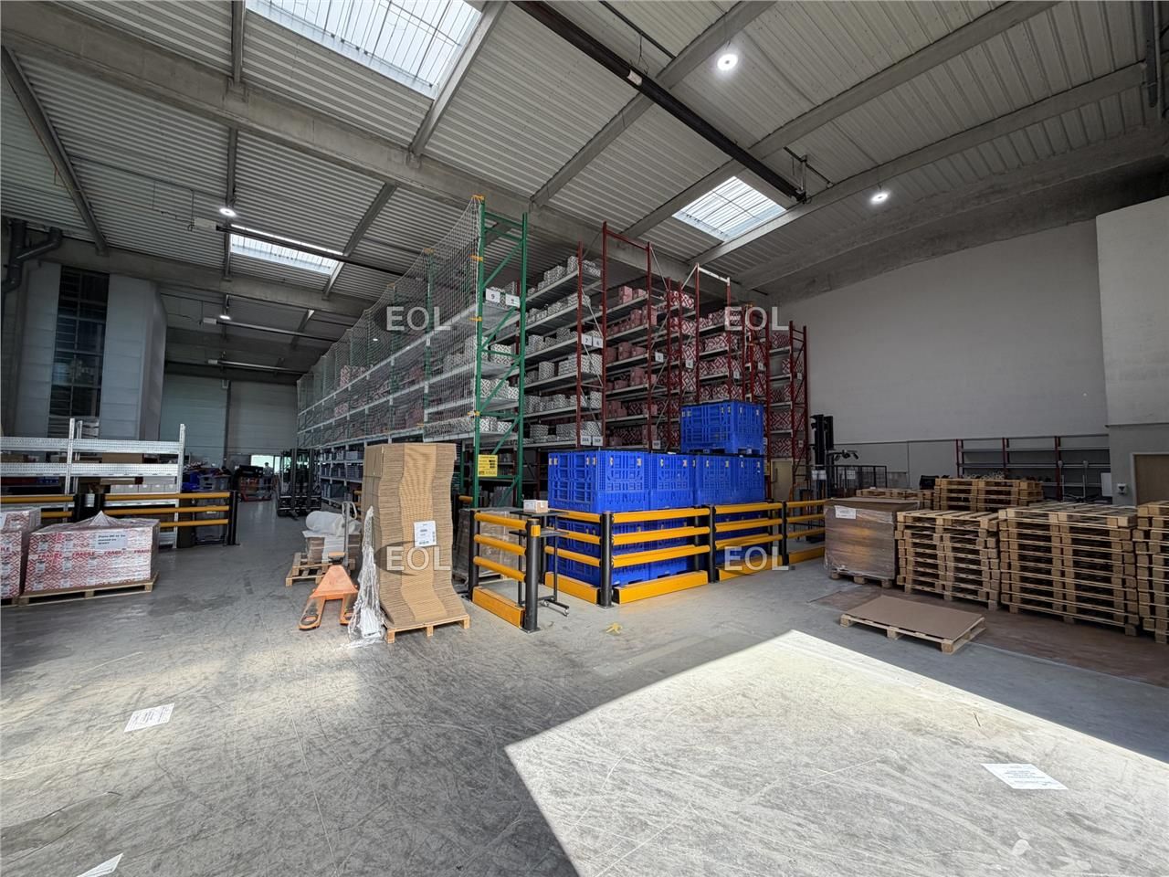 A LOUER : Entrepôt de 1 200 m²