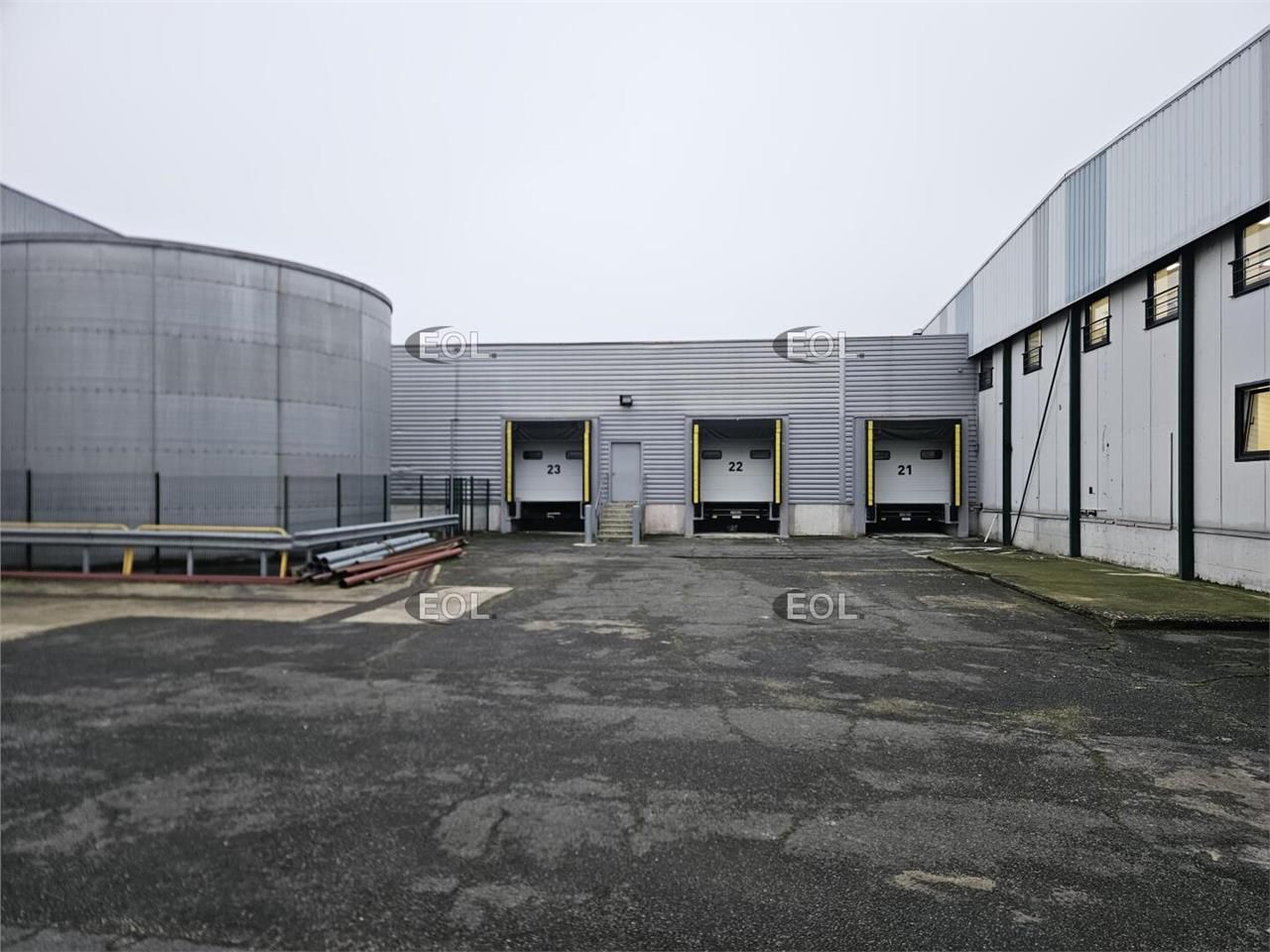 Location Entrepôt 1830 m² non divisibles