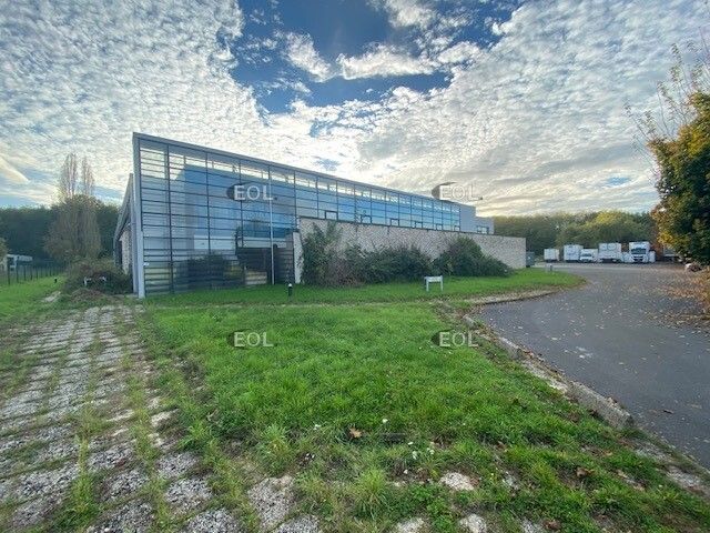 A vendre ou à louer à CHAMPCUEIL (91), bâtiment industriel indépendant