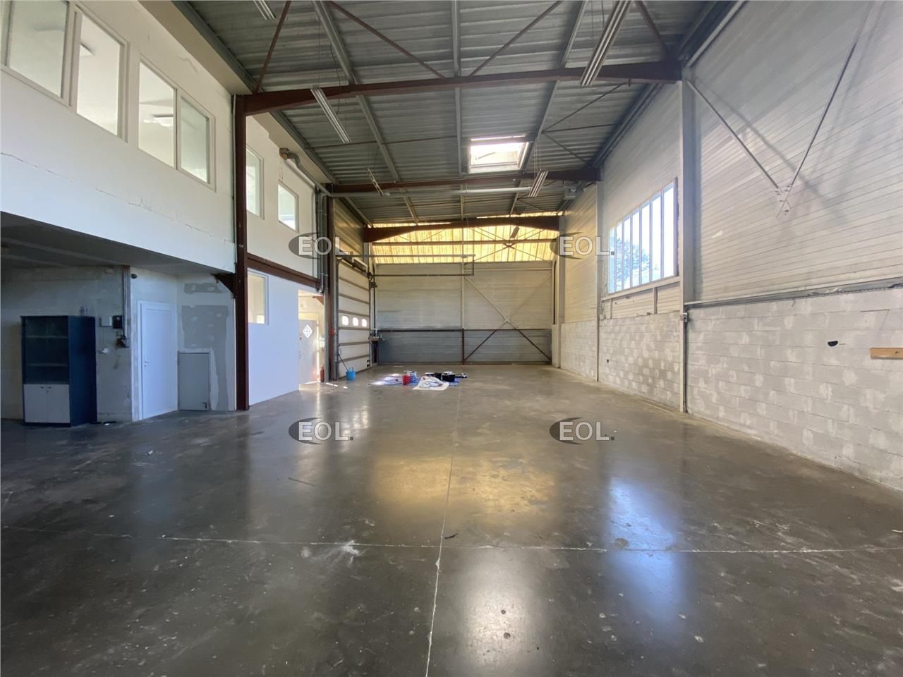 Local d'activités d'environ 360 m² à vendre à Combs-la-Ville (77)