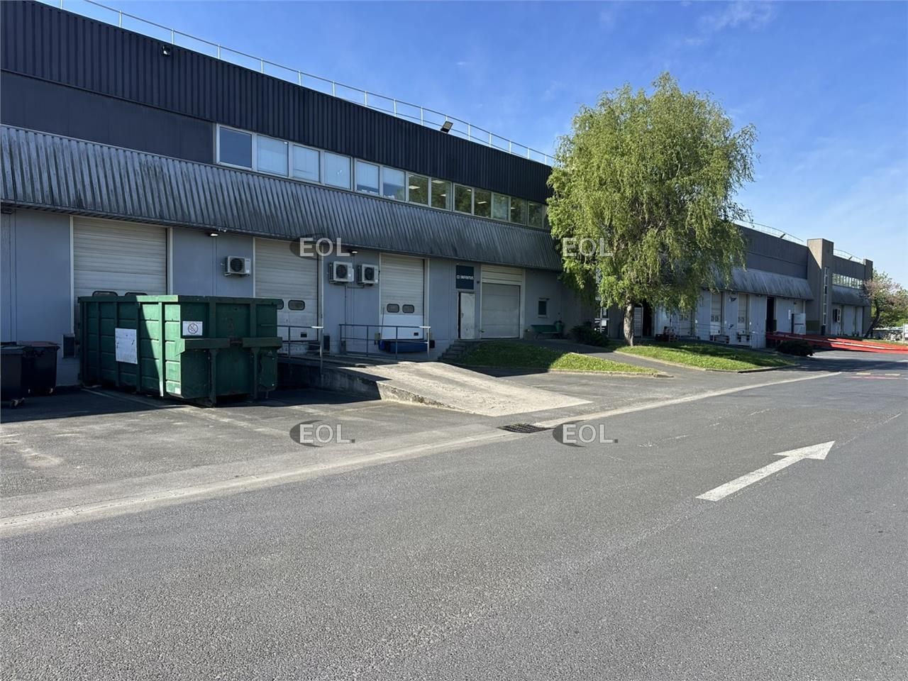 A louer - entrepôt avec bureaux de 4 300 m² divisibles